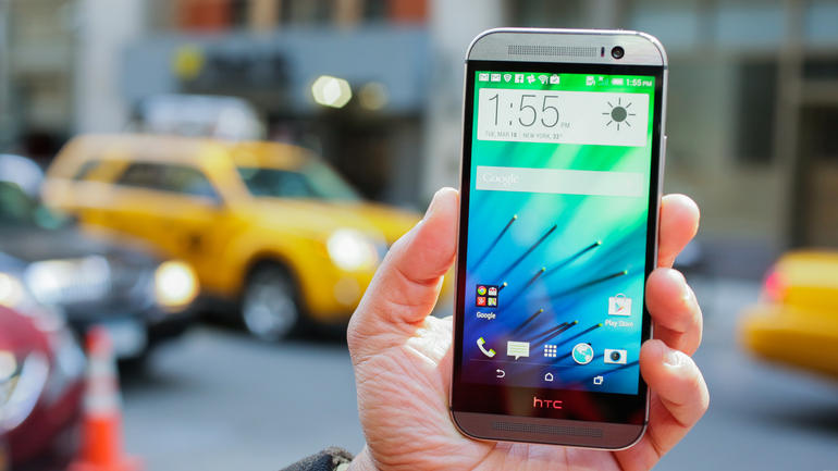 Дисплей смартфона HTC One M8